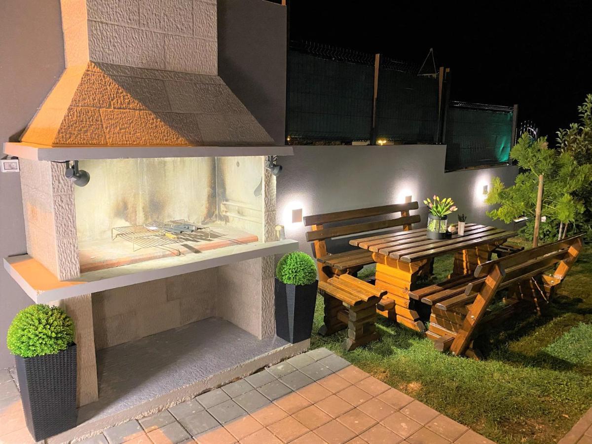 Lux Apartment Sea Shell With Jacuzzi マカルスカ エクステリア 写真