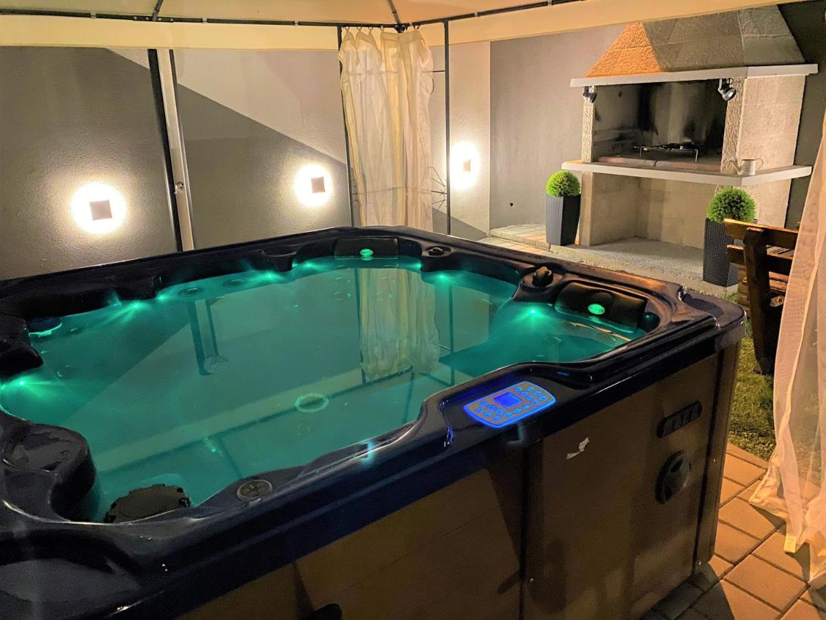 Lux Apartment Sea Shell With Jacuzzi マカルスカ エクステリア 写真