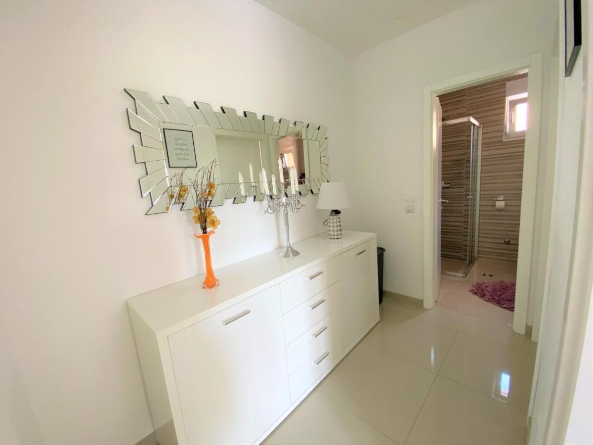 Lux Apartment Sea Shell With Jacuzzi マカルスカ エクステリア 写真